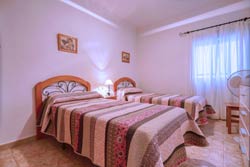 Apartamento cerca del centro y situado en una zona tranquila y con fácil aparcamiento. A unos 11 o 12 minutos andando a la playa. De 3 dormitorios.
apartamento de 3 dormitorios