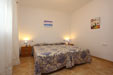 Estupendo apartamento de un dormitorio en zona muy tranquila, céntrica y muy cerca de la playa andado. Ideal parejas o matrimonio con niños pequeños.
apartamento de 3 dormitorios para 5 personas con patio interior