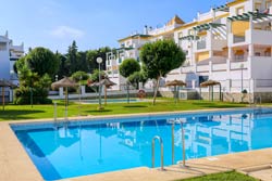 Apartamento de 3 dormitorios con aire acondicionado, plaza de garage, situado a 5 o 6 minutos de la playa andando. Ideal para olvidarse del coche
Apartamento de 3 dormitorios y para 5 personas