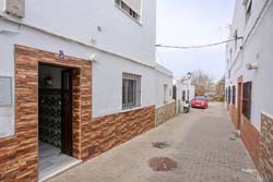 Bonito apartamento situado en zona muy tranquila de Conil y cerca de la playa en Coche. Tiene aire acondicionado. Muy tranquilo.
Alojamiento para 5 personas