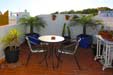 Excelente apartamento de nueva construcción situado en zona muy céntrica y a unos 5 o 6 minutos de la playa andando. Azotea con BARBACOA, con excelentes vistas. Terraza, aire acondicionado en todas las habitaciones. Muy Bien comunicado. Apartamento para 4 personas en Conil