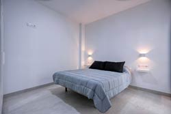 Excelente apartamento en Conil situado en zona muy tranquila y con garage, cerca de la carretera de circunvalacion. Cerca de Supermercado. A unos 5 minutos a la playa en coche. De nueva construcción.
Apartamento en Conil