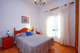 Estupendo apartamento con amplia terraza con vistas directas a la playa de la Fontanilla. A menos de 1 minuto andando. Muy tranquilo.
Apartamento de 2 dormitorios para 4 personas.