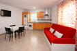 Apartamento nuevo, de un dormitorio con dos camas individuales, sofa cama y cama supletoria en el salon. Situado en una zona estupenda para veranear en Conil,donde podras disfrutar de unas vacaciones cercanas a todo y sin necesidad de utilizar el coche.
ver fotos