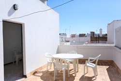 Apartamento situado en zona muy tranquila y proxima a supermercados y de la playa andando. Zona de aparcamiento cercana. Cerca de la zona comercial la Bodega.
apartamento muy centrico