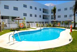 2 dormitorios,4 personas. Apartamento con piscina en urbanización muy próxima a la playa, avenida Bajada del Chorrillo. Con aire acondicionado y wifi.