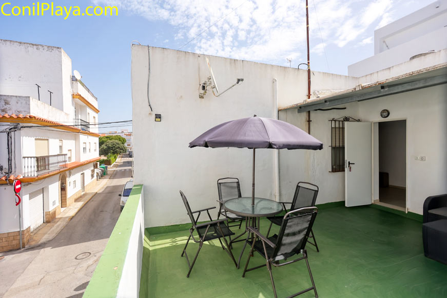 Terraza mesa sombrilla