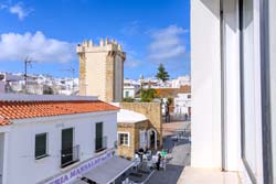 3 dormitorios,6 personas. Apartamento de 3 dormitorios situado en la calle avenida de la playa muy cerca de la playa y en plena zona turística de Conil. 