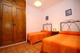Apartamento a 700 metros de la playa de El Chorrillo. Fácil aparcamiento. en la zona comercial de Conil, La Bodega, fácil aparcamiento, aire acondicionado. Dispone de 2 dormitorios. No se admiten mascotas. Wifi Gratis.
Ver las fotos