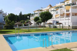 2 dormitorios,4 personas. Apartamento de nueva construcción, muy bien comunicado y junto al supermercado Los Pinos. Tiene 2 dormitorios, aparcamiento y aire acondicionado. Muy tranquilo. 