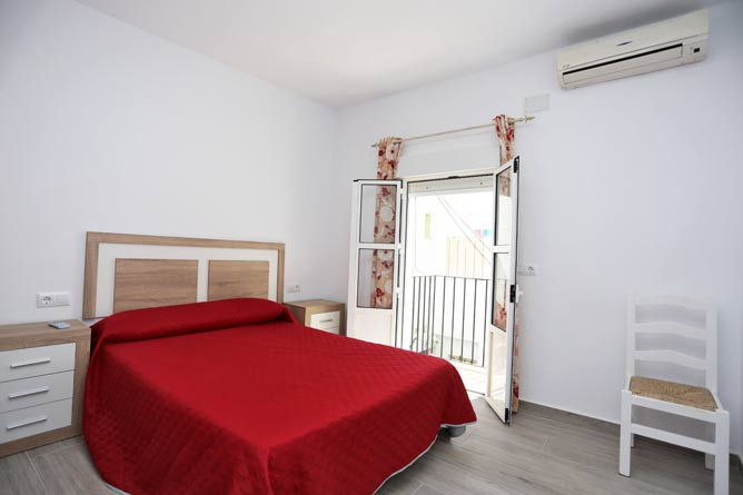 dormitorio con aire acondicionado