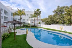 2 dormitorios,4 personas. Apartamento de 2 dormitorios para vacaciones en Conil, con terraza, en la bajada del Chorrillo, muy cerca de la playa andando. Situado en zona muy tranquila. 