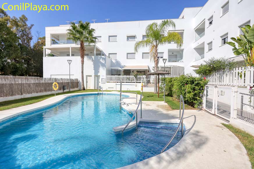 piscina apartamento conil