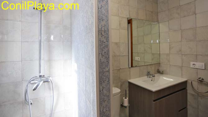 cuarto de baño con ducha