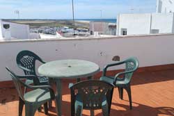 1 dormitorios,4 personas. Apartamento situado en una zona muy tranquila, cerca del centro turístico de Conil y de la playa. Ideal parejas.