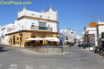 plaza pascual junquera, al fondo a la derecha el apartamento