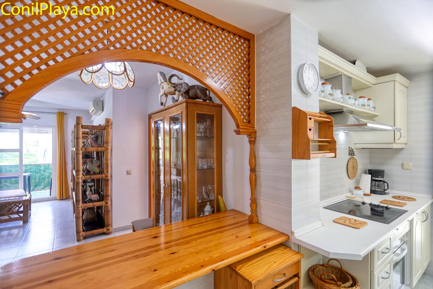 Detalle del pasaplatos de la cocina Detalle de la ventana pasaplatos que conecta la cocina con el resto de la casa.