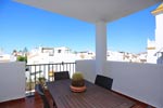 Apartamento con piscina en urbanización la Atalaya, a unos 5 minutos andando de la playa de El Chorrillo. Amplia terraza con vistas a la piscina.
capacidad para 4 personas