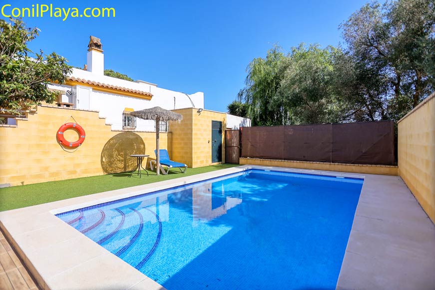 Casa con piscina en Conil, en Roche Viejo.