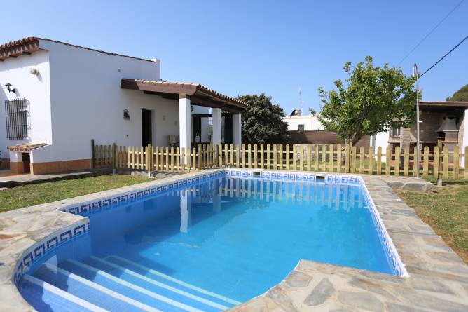 chalet en Conil con piscina