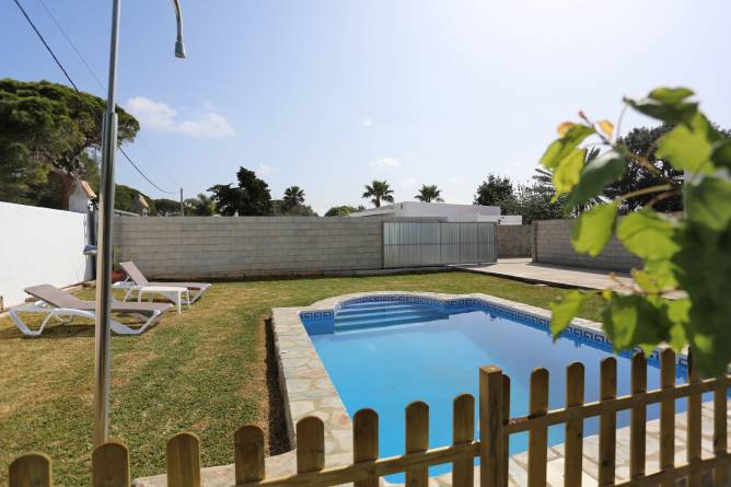 piscina con escaleras de bajada