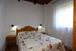 En el carril del Sheriff, cerca de Conil. Casa con piscina, aparcamiento privado, barbacoa de 2 dormitorios con aire acondicionado. Muy tranquila. Ideal familias con niños pequeños. Piscina infantil. capacidad para 2 personas