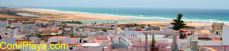 casa en conil con vistas al pueblo desde la terraza