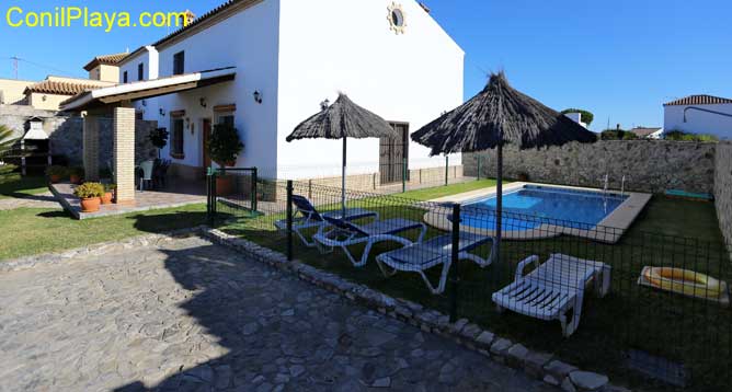 chalet en Conil de la Frontera con piscina