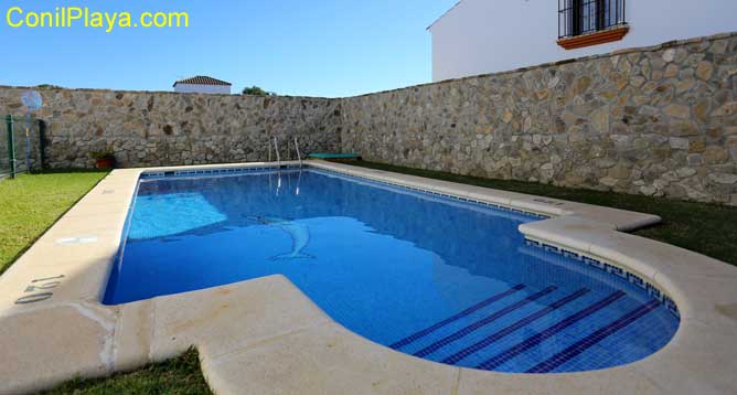 piscina con escalones