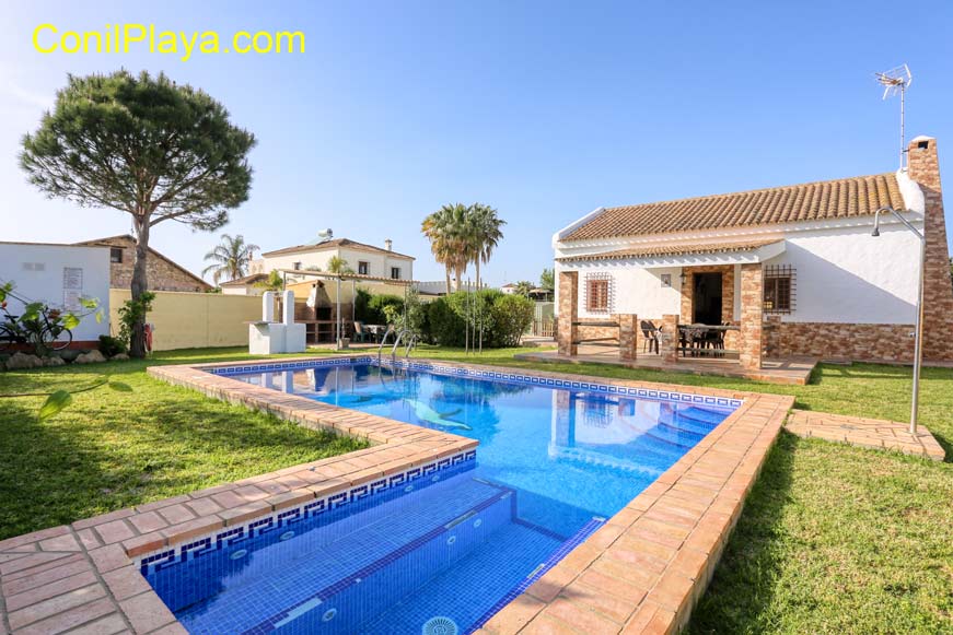 piscina de la casa en conil