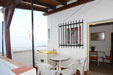 2 dormitorios,4 personas. Casa muy tranquila en pleno centro de Conil, cerca de la playa y en zona completamente peatonal, en patio interior, lejos de ruidos. Dispone de terraza techada con mesa y sillas. con plaza de garaje
