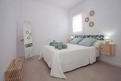 1 dormitorios,3 personas. Casa Turquesa. Casa en Conil con piscina, en zona tranquila, ambiente familiar, en Barrio Nuevo, por la carretera de Barrio Nuevo, a pocos minutos de Conil. 1 dormitorio, 3 a 5 personas, barbacoa. 