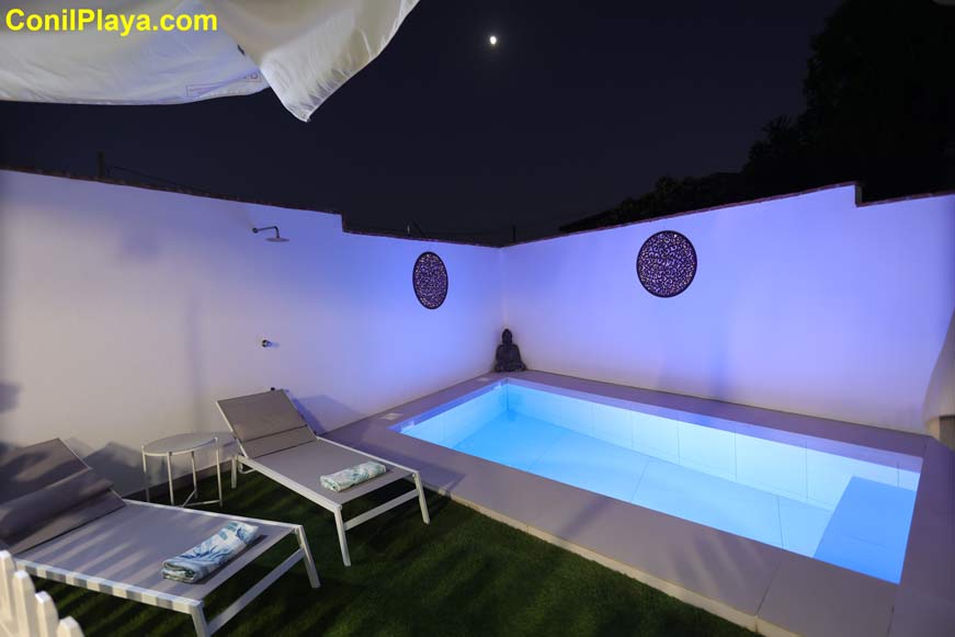 piscina de noche