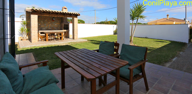 Vista del jardin desde el porche.