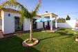 Tranquila e intima casa situada en una zona cercana a las playas de Roche y Chiclana. en el colorado. Cuenta con aire acondicionado, porche y barbacoa,piscina y wifi gratis.
capacidad para 4 personas