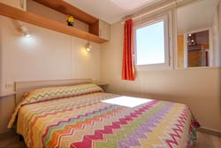 Bonita casa situada muy cerca de las Calas de Conil. Patio trasero curbierto con cañizo, ideal para cenar al fresco.
Casa rural de 2 dormitorios, para 4 personas.