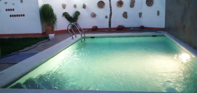 piscina de noche