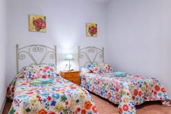 Apartamento muy céntrico y a 125 metros de la playa. Es interior por lo que no hay ruidos de la calle. casa para 5 personas cerca de la playa andando