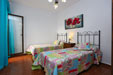 Bonito apartamento situado en zona muy tranquila, muy cerca del Mercadona y de la carretera de circunvalación. en Planta baja.
Apartamento de dos dormitorios, situado detrás del Eroski y junto al parque de la Atalaya de Conil