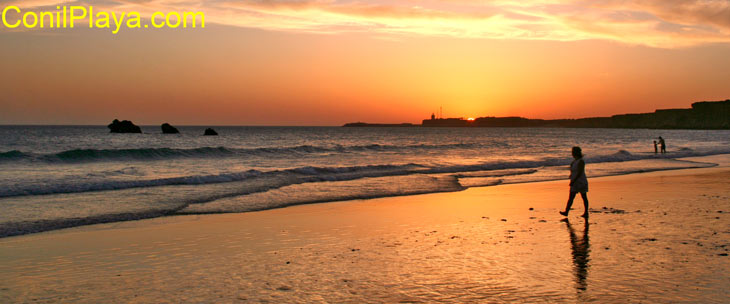 Puesta de sol en la Playa de la Fuente del Gallo