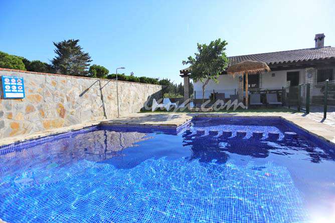 chalet en alquiler en Conil con piscina privada