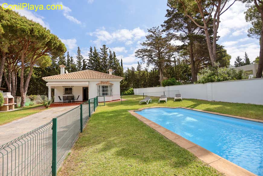 chalet conil piscina 