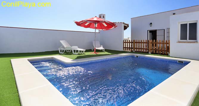 chalet en conil con piscina privada