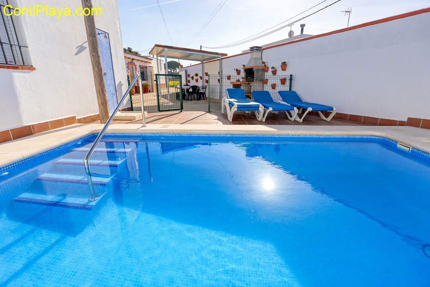 piscina con escalones