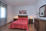 Estupendo chalet con piscina privada muy tranquilo, situado a pocos minutos de la playa. Barbacoa, amplio jardín con cesped, porche, aparcamiento privado. Piscina con escalones. Ideal Familias.
capacidad para 4 personas