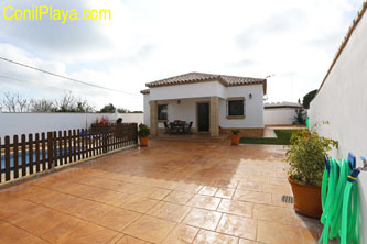 chalet con amplio patio