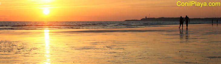 Paseando al atardecer en la playa de Conil