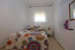 Tranquila casa con piscina en El Caserío, cerca de Conil y las playas de Roche. Dispone de amplios jardines y zonas de sol y sombra. La casa cuenta con bastante intimidad en los jardines.
Casa de tres dormitorios cerca de Conil y Roche.