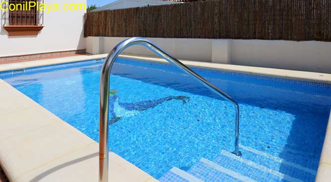 piscina con escalones