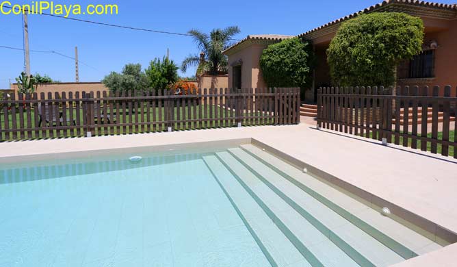 piscina con escalones